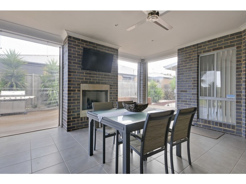 15 Leadbeater Mews, Newborough VIC 3825