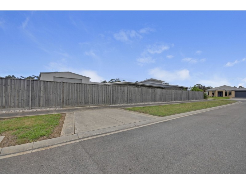 15 Leadbeater Mews, Newborough VIC 3825
