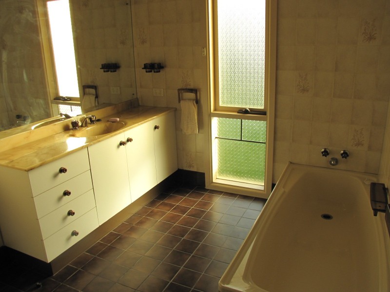 5 Carbine Street, Moe VIC 3825