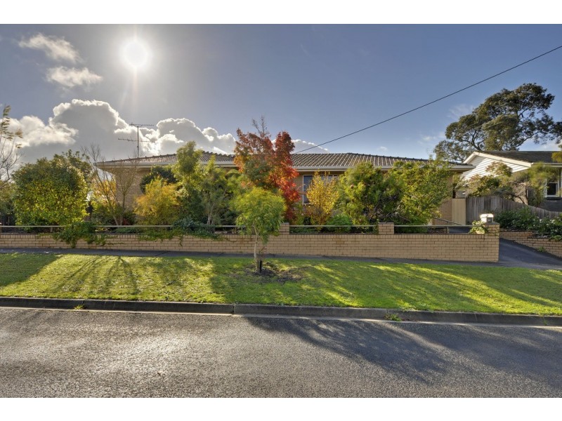 14 Smallburn Avenue, Newborough VIC 3825