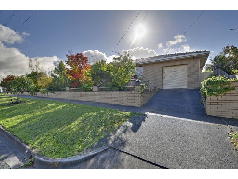 14 Smallburn Avenue, Newborough VIC 3825