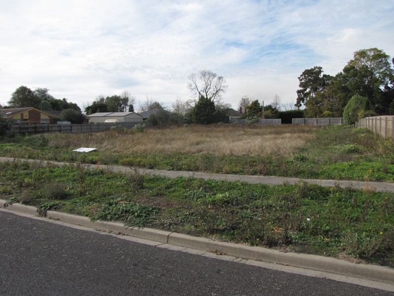 9 and 11 Saxtons Drive, Moe VIC 3825