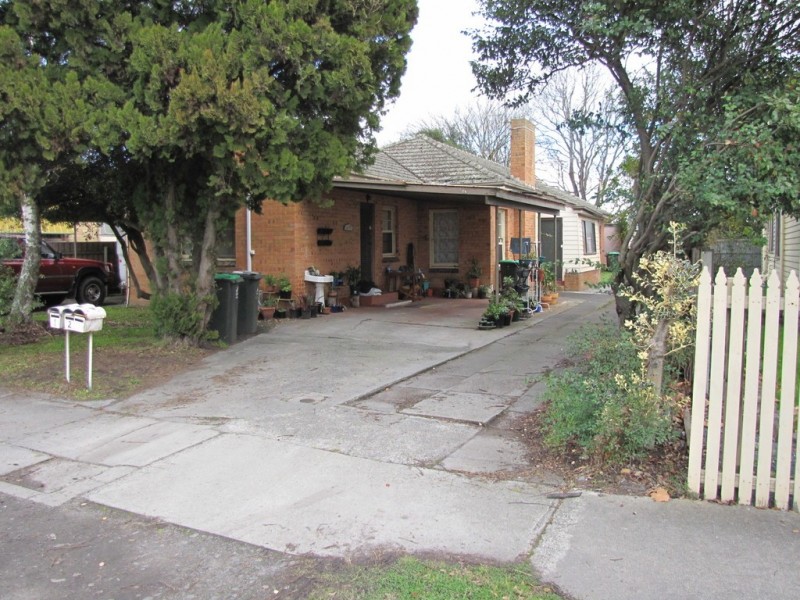 Units 1-3, 54 Moore Street, Moe VIC 3825