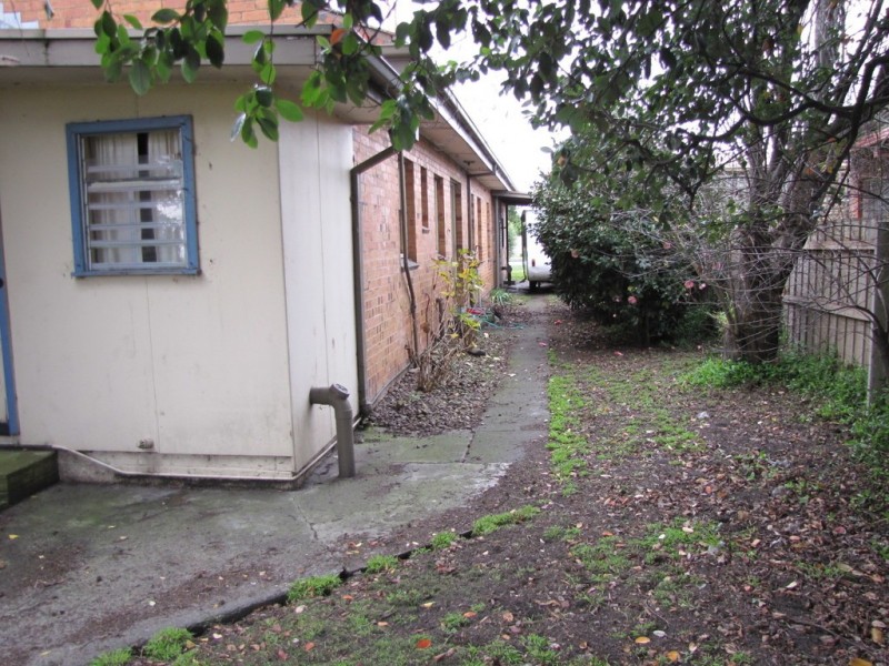 Units 1-3, 54 Moore Street, Moe VIC 3825