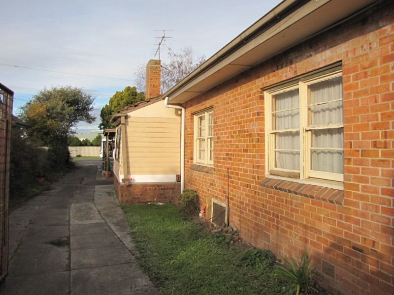 Units 1-3, 54 Moore Street, Moe VIC 3825