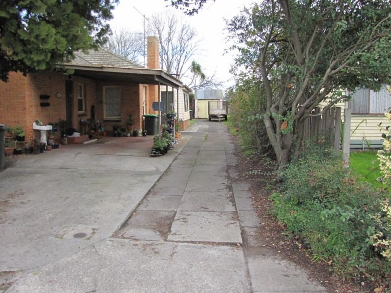 Units 1-3, 54 Moore Street, Moe VIC 3825