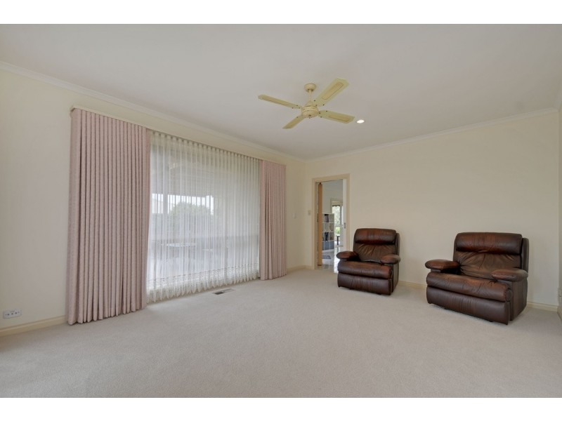6 Libra Crescent, Moe VIC 3825
