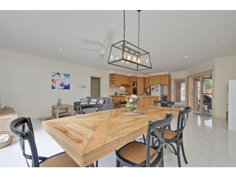 6 Libra Crescent, Moe VIC 3825