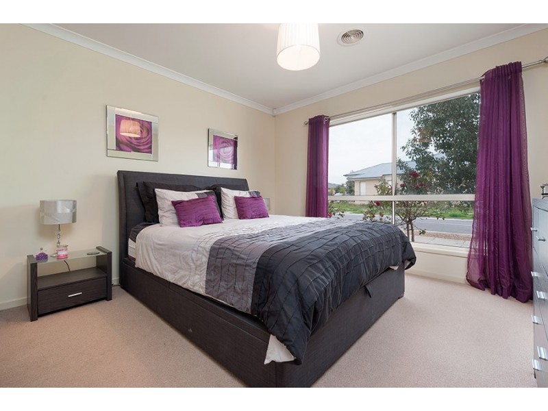 27 Gateshead Road, Craigieburn VIC 3064