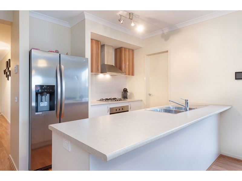 27 Gateshead Road, Craigieburn VIC 3064