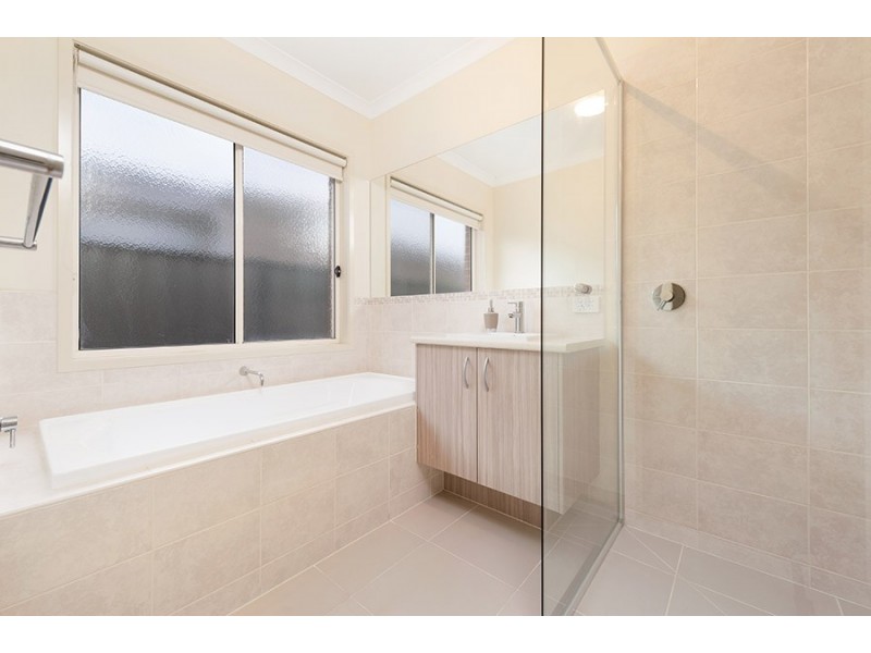 27 Gateshead Road, Craigieburn VIC 3064