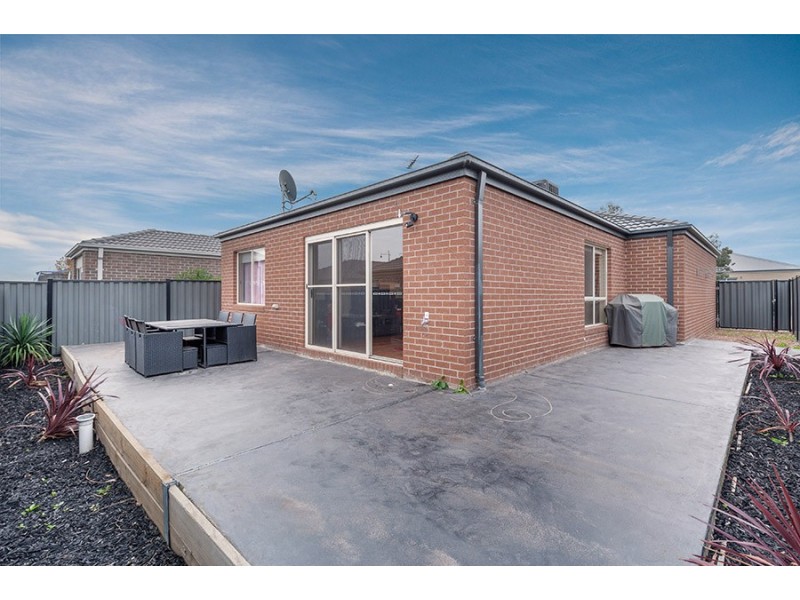 27 Gateshead Road, Craigieburn VIC 3064