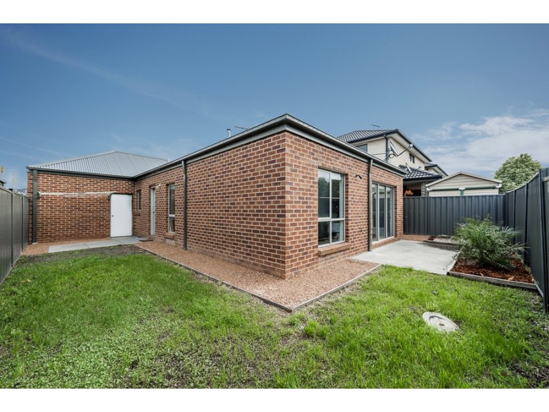 29 Mallacoota Way, Craigieburn VIC 3064