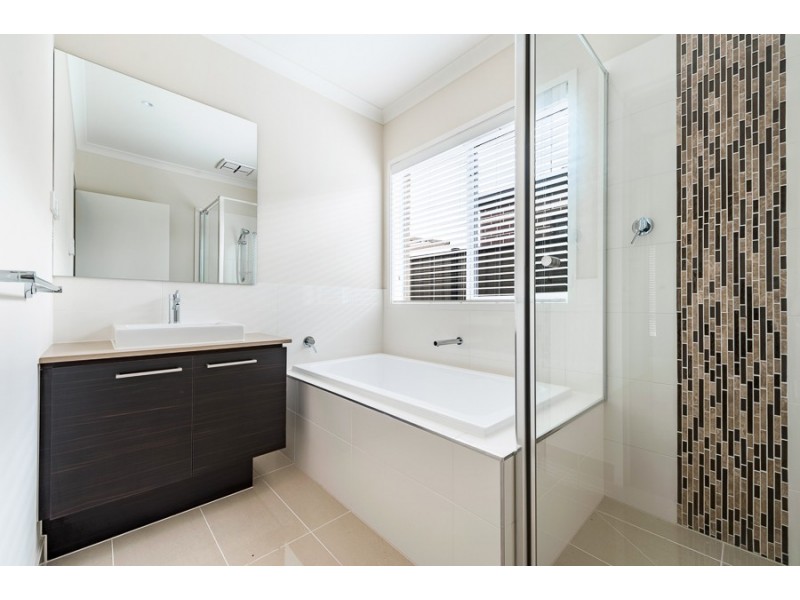 54 Bluebell Drive, Craigieburn VIC 3064