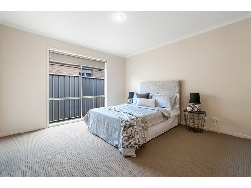 17 Castlebury Place, Craigieburn VIC 3064