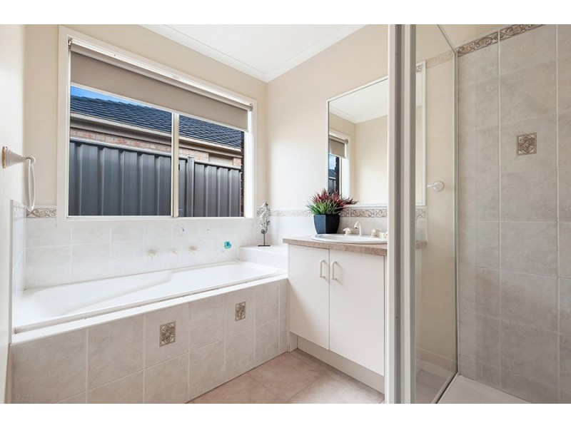 17 Castlebury Place, Craigieburn VIC 3064