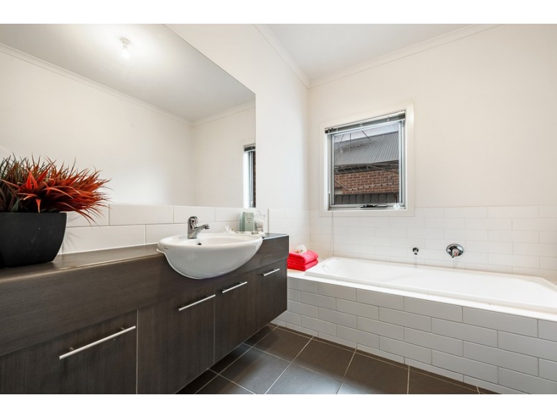 29 Mallacoota Way, Craigieburn VIC 3064