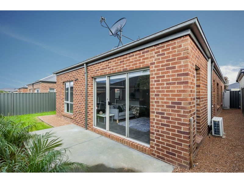 29 Mallacoota Way, Craigieburn VIC 3064