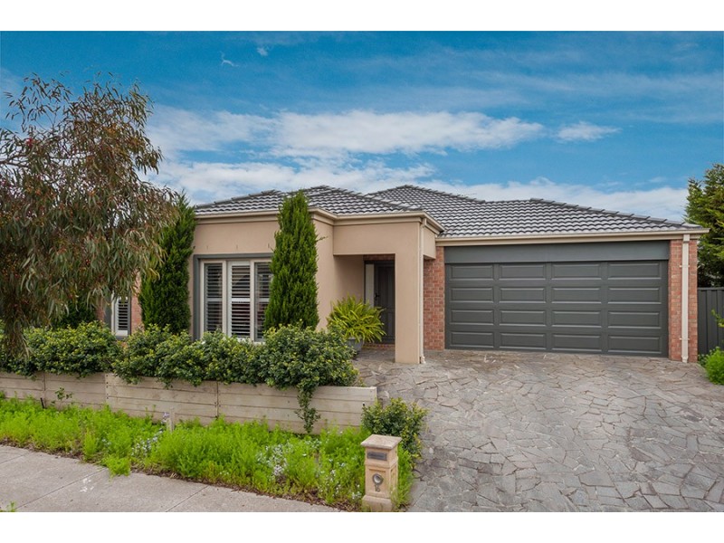 16 Black Range Avenue, Craigieburn VIC 3064