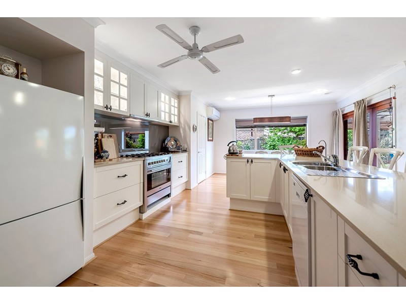 16 Black Range Avenue, Craigieburn VIC 3064