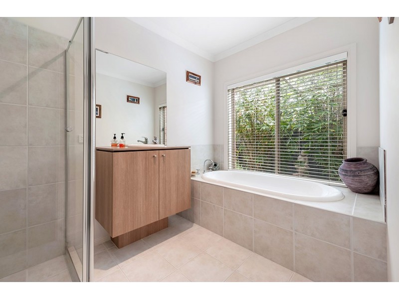 16 Black Range Avenue, Craigieburn VIC 3064