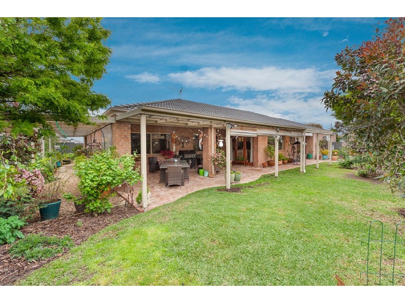 16 Black Range Avenue, Craigieburn VIC 3064