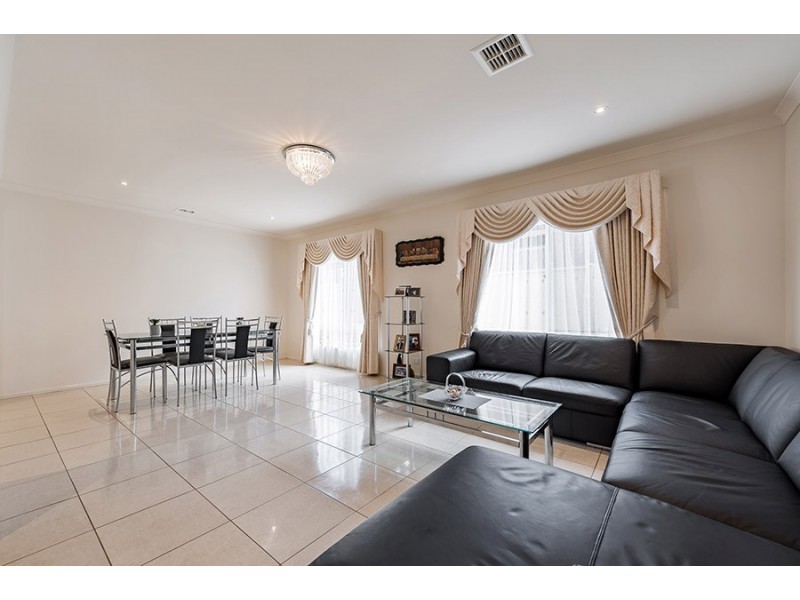 6 Raheen Place, Craigieburn VIC 3064