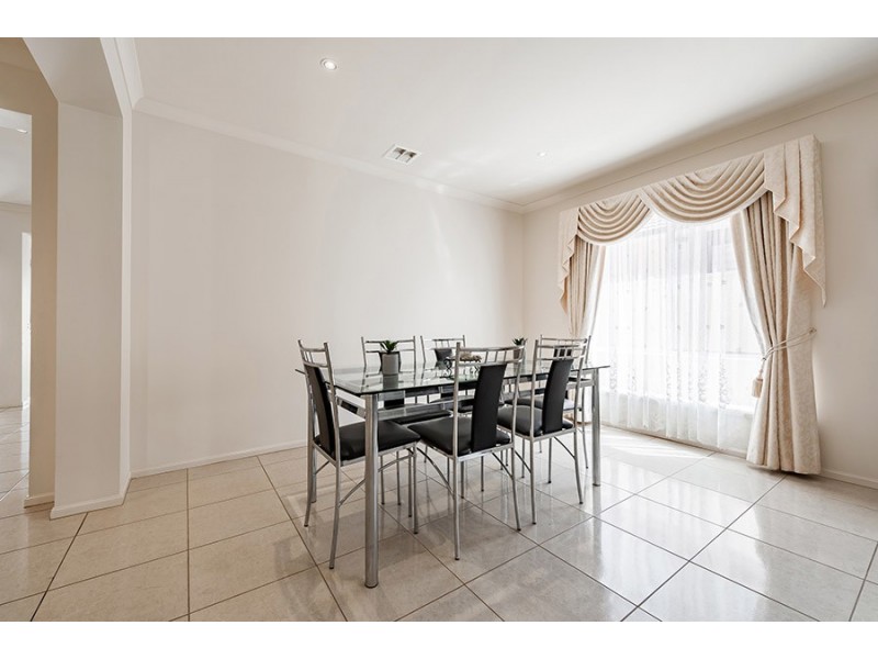 6 Raheen Place, Craigieburn VIC 3064