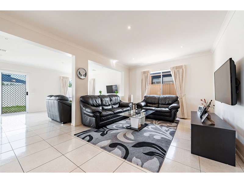 6 Raheen Place, Craigieburn VIC 3064