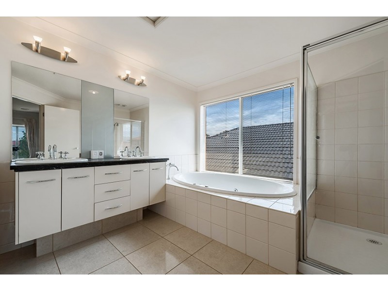 6 Raheen Place, Craigieburn VIC 3064