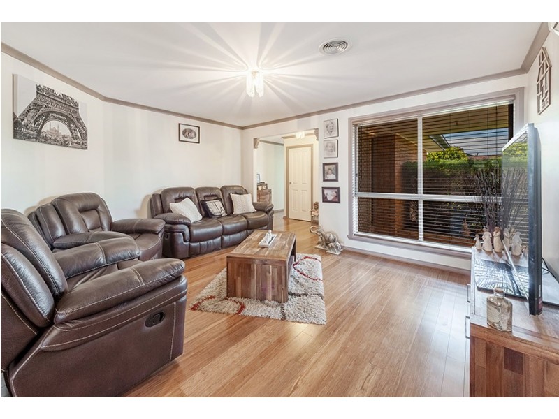 52 Rearden Crescent, Roxburgh Park VIC 3064