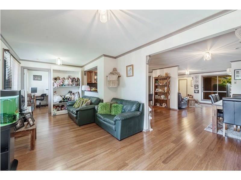 52 Rearden Crescent, Roxburgh Park VIC 3064