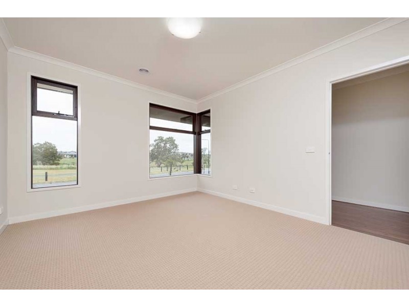 35 Escapade Blvd, Craigieburn VIC 3064