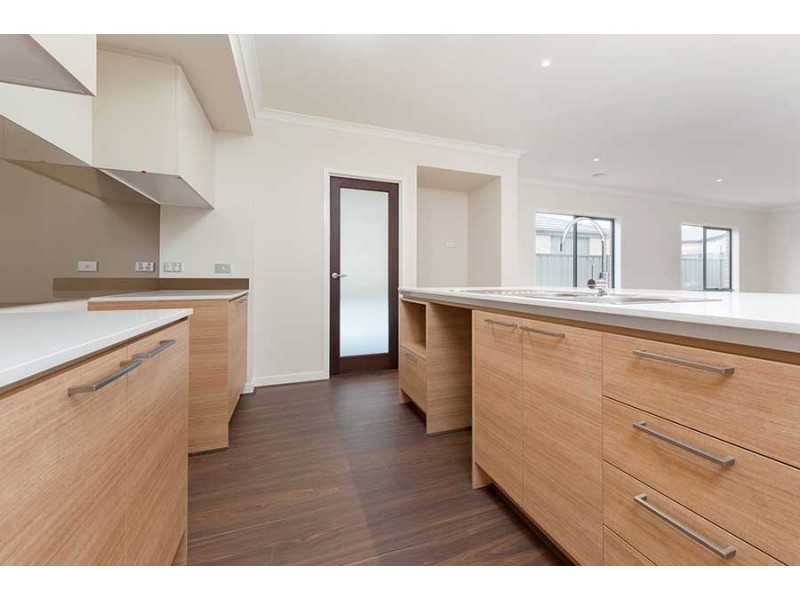 35 Escapade Blvd, Craigieburn VIC 3064