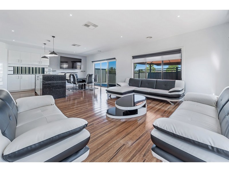 2 Burrows Place, Craigieburn VIC 3064