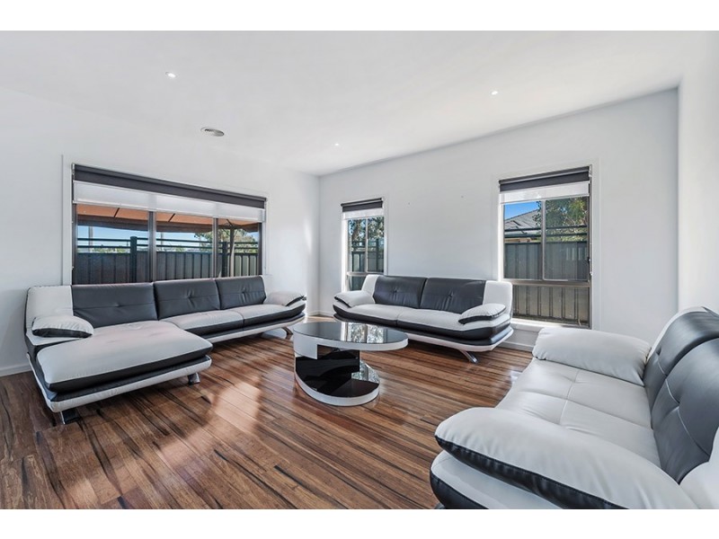 2 Burrows Place, Craigieburn VIC 3064