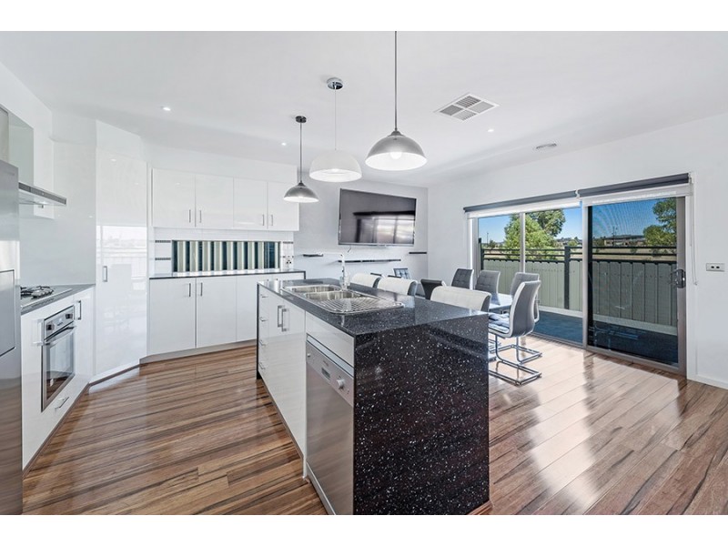 2 Burrows Place, Craigieburn VIC 3064