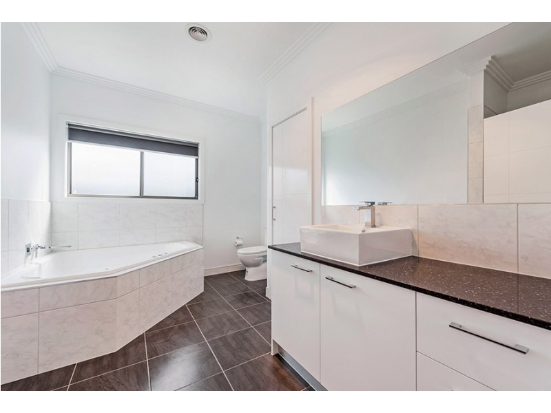 2 Burrows Place, Craigieburn VIC 3064