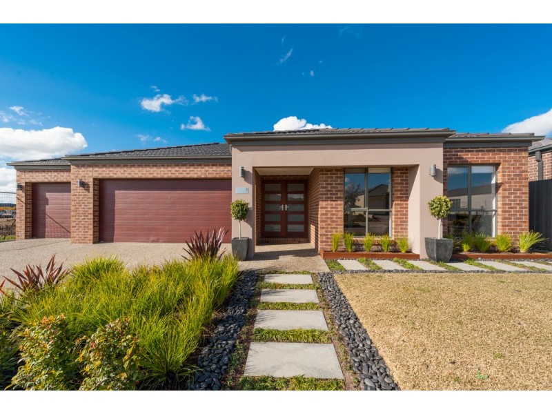 8 Selkirk Way, Mickleham VIC 3064
