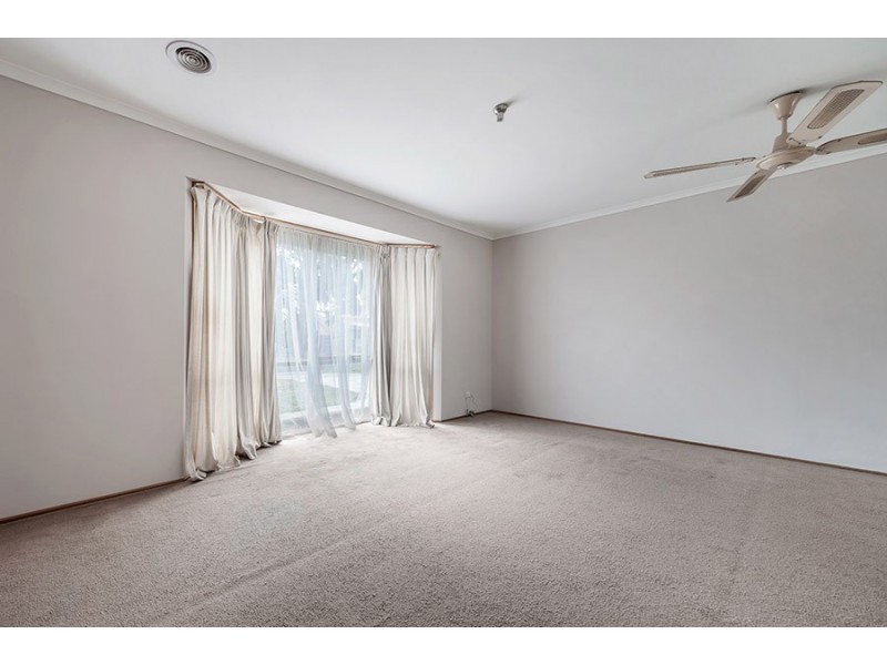 9 Pines Way, Craigieburn VIC 3064