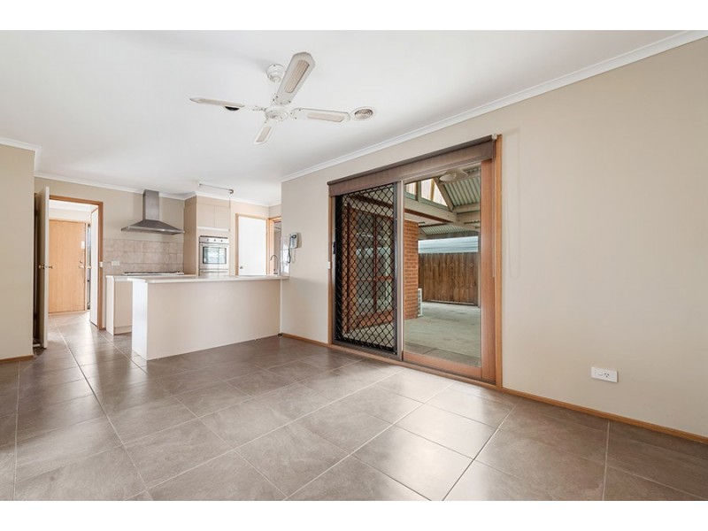 9 Pines Way, Craigieburn VIC 3064