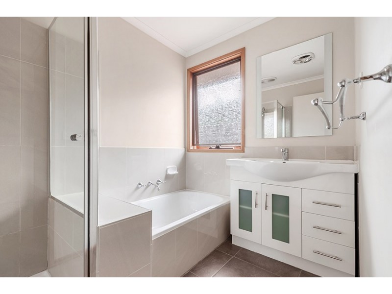 9 Pines Way, Craigieburn VIC 3064