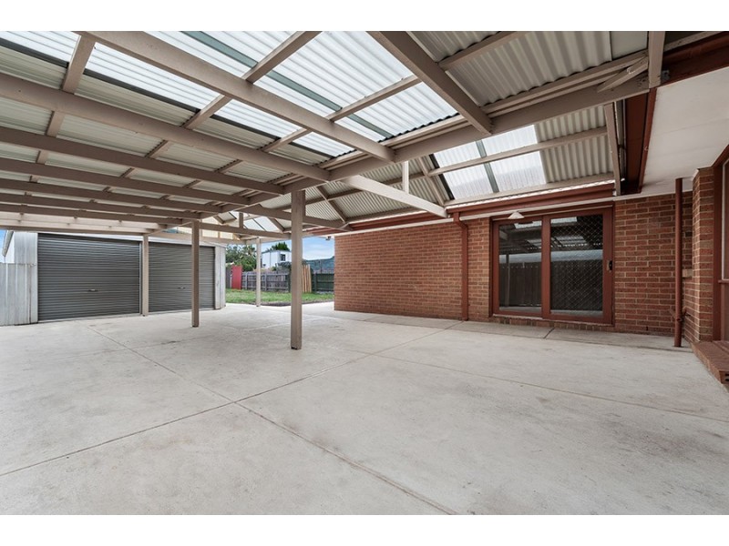 9 Pines Way, Craigieburn VIC 3064