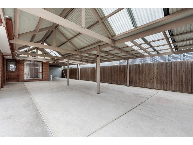 9 Pines Way, Craigieburn VIC 3064