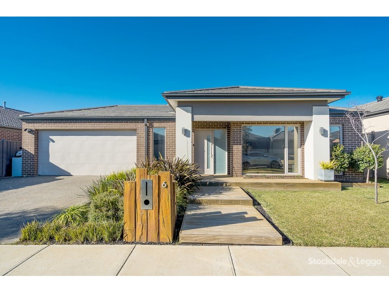 6 Selkirk Way, Mickleham VIC 3064