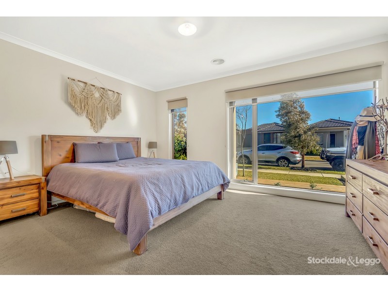 6 Selkirk Way, Mickleham VIC 3064