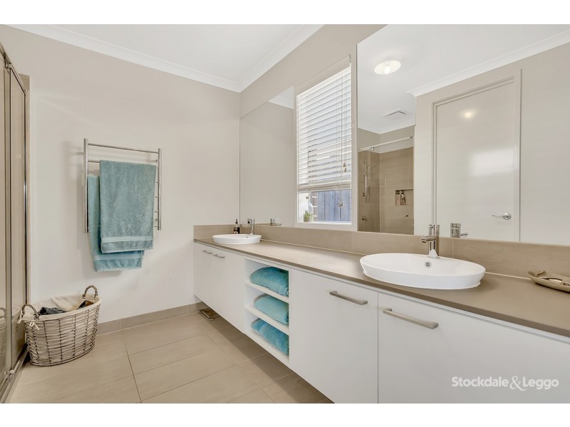 6 Selkirk Way, Mickleham VIC 3064