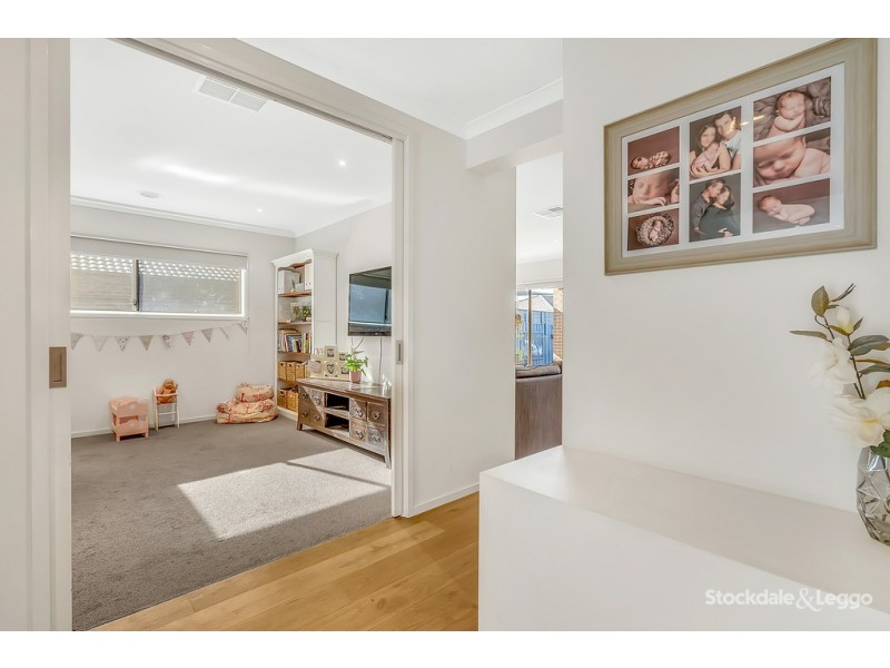 6 Selkirk Way, Mickleham VIC 3064