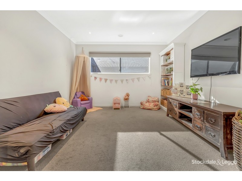 6 Selkirk Way, Mickleham VIC 3064