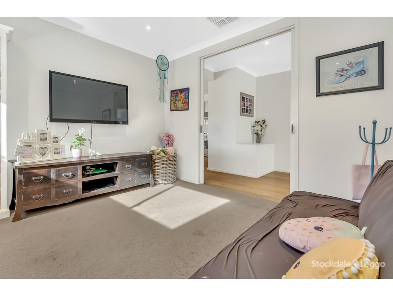 6 Selkirk Way, Mickleham VIC 3064